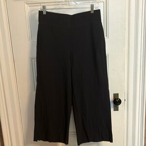 Black Athleta Cosmic Crop pants, Size M